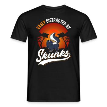 Easily distracted by Skunks Stinktier - Männer T-Shirt - Schwarz - Vorne - AI Model Male 178 light (178cm)