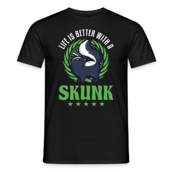 Life is better with a Skunk Stinktier - Männer T-Shirt - Schwarz - Vorne - AI Model Male 178 light (178cm)