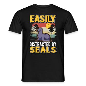 Easily distracted by Seal Robbe Seelöwe - Männer T-Shirt - Schwarz - Vorne - AI Model Male 178 light (178cm)