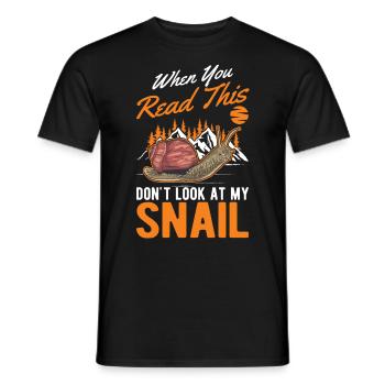 Schnecke Geschenk Weinbergschnecke - Männer T-Shirt - Schwarz - Vorne - AI Model Male 178 light (178cm)