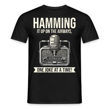 Amateur Vintage Funkamateur Mikrofon - Männer T-Shirt - Schwarz - Vorne - AI Model Male 178 light (178cm)