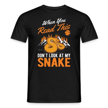 Schlangen Besitzer Kornnatter Natter - Männer T-Shirt - Schwarz - Vorne - AI Model Male 178 light (178cm)