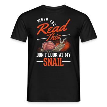 Schnecke Geschenk Weinbergschnecke - Männer T-Shirt - Schwarz - Vorne - AI Model Male 178 light (178cm)