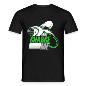 Charge Me Elektroauto E-Auto - Männer T-Shirt - Schwarz - Vorne - AI Model Male 178 light (178cm)