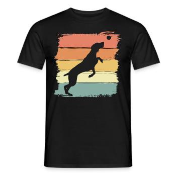 Weimaraner spielt mit Ball retro vintage - Männer T-Shirt - Schwarz - Vorne - AI Model Male 178 light (178cm)