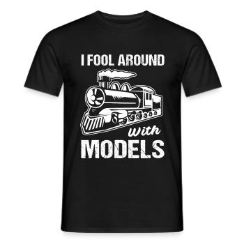 Lokomotive Lok Modelleisenbahn Modellbau - Männer T-Shirt - Schwarz - Vorne - AI Model Male 178 light (178cm)