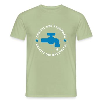 Klempner - Männer T-Shirt - Sage - Vorne - AI Model Male 178 light (178cm)