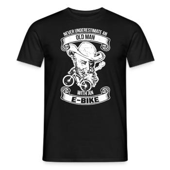 Never Underestimate an old Man with an E-Bike - Männer T-Shirt - Schwarz - Vorne - AI Model Male 178 light (178cm)