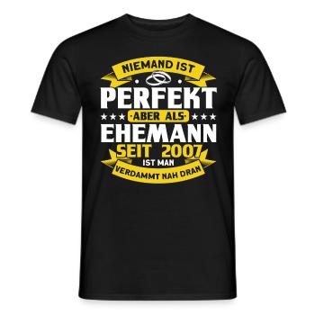 15 Jahre Ehe Ehepaar Kristallhochzeit Geschenk - Männer T-Shirt - Schwarz - Vorne - AI Model Male 178 light (178cm)
