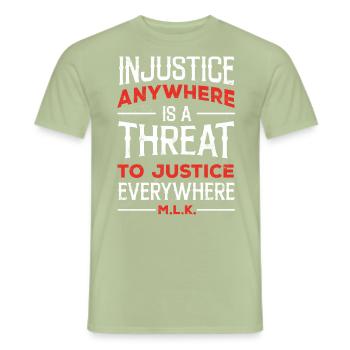 L’injustice, une menace pour la justice - T-shirt homme - vert sauge - Devant - AI Model Male 178 light (178cm)