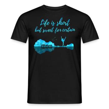 Das Leben Ist Kurz, Aber Mit Sicherheit Süß - Männer T-Shirt - Schwarz - Vorne - AI Model Male 178 light (178cm)