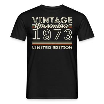Né en novembre 1973 Date de naissance : novembre 1973 - T-shirt homme - noir - Devant - AI Model Male 178 light (178cm)