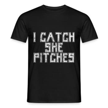 I Catch She Pitches 5 - Männer T-Shirt - Schwarz - Vorne - AI Model Male 178 light (178cm)