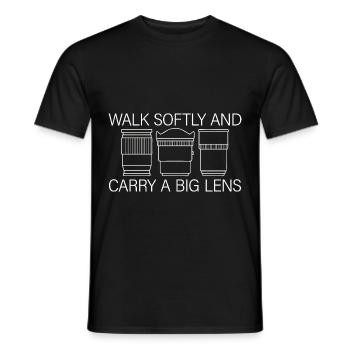Marchez doucement et portez une grande lentille - T-shirt homme - noir - Devant - AI Model Male 178 light (178cm)