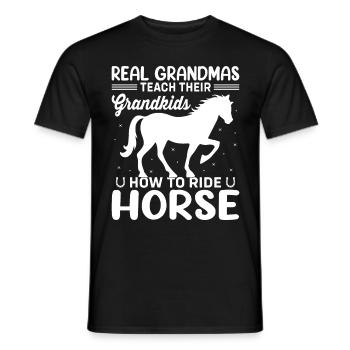 Echte Omas bringen ihren Enkeln das Reiten bei - - Männer T-Shirt - Schwarz - Vorne - AI Model Male 178 light (178cm)