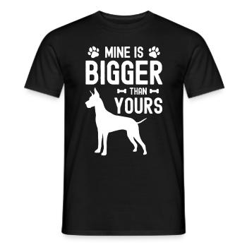 Meiner ist größer als deiner - Männer T-Shirt - Schwarz - Vorne - AI Model Male 178 light (178cm)