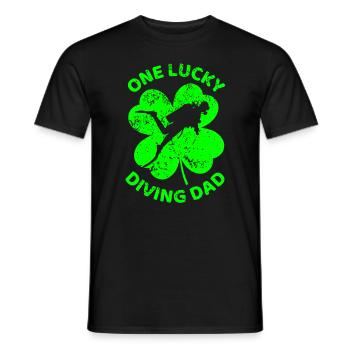 Plongée dans le trèfle de la Saint-Patrick - T-shirt homme - noir - Devant - AI Model Male 178 light (178cm)
