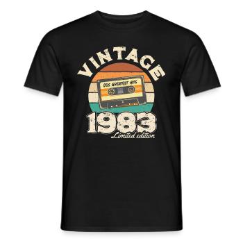 Retro Sonnenuntergangskassette 1983 - Männer T-Shirt - Schwarz - Vorne - AI Model Male 178 light (178cm)