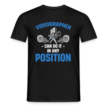 Videofilmer Können Es In Jeder Position Tun - Männer T-Shirt - Schwarz - Vorne - AI Model Male 178 light (178cm)