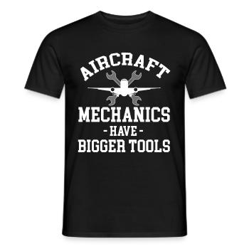 Flugzeugmechaniker Haben Größere Werkzeuge - Männer T-Shirt - Schwarz - Vorne - AI Model Male 178 light (178cm)