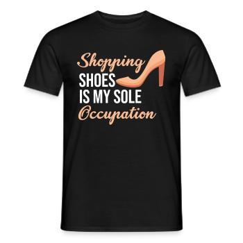Schuhe Einkaufen Ist Meine Einzige Beschäftigung - Männer T-Shirt - Schwarz - Vorne - AI Model Male 178 light (178cm)