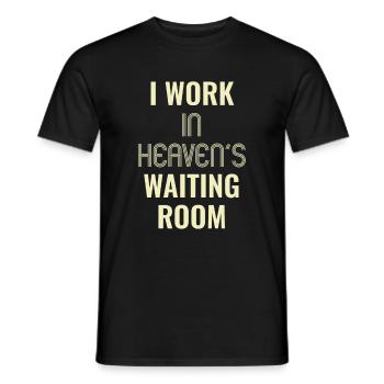 Ich Arbeite Im Wartezimmer Des Himmels - Männer T-Shirt - Schwarz - Vorne - AI Model Male 178 light (178cm)