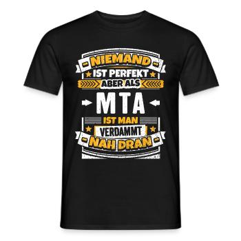 Lustige MTA Medizinisch technische Assistentin - Männer T-Shirt - Schwarz - Vorne - AI Model Male 178 light (178cm)