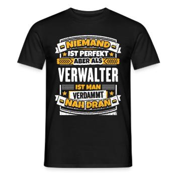Lustiger Verwalter Spruch - Männer T-Shirt - Schwarz - Vorne - AI Model Male 178 light (178cm)