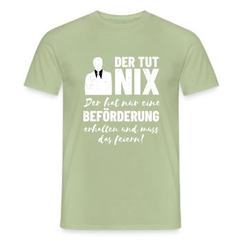 Beförderung - Männer T-Shirt - Sage - Vorne - AI Model Male 178 light (178cm)