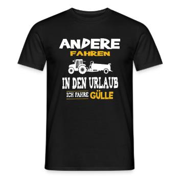 Bauer Traktor Gülle fahren Urlaub - Männer T-Shirt - Schwarz - Vorne - AI Model Male 178 light (178cm)