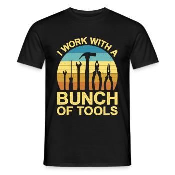 I Work With A Bunch Of Tools 12 - Männer T-Shirt - Schwarz - Vorne - AI Model Male 178 light (178cm)