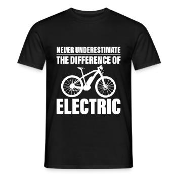 Never Underestimate The Difference Of Electric - Männer T-Shirt - Schwarz - Vorne - AI Model Male 178 light (178cm)