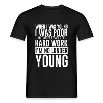 Après des décennies de travail acharné, je ne suis plus jeune 4 - T-shirt homme - noir - Devant - AI Model Male 178 light (178cm)
