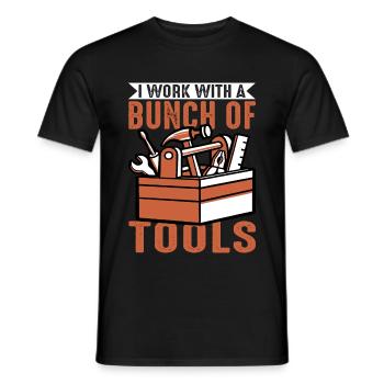I Work With A Bunch Of Tools 15 - Männer T-Shirt - Schwarz - Vorne - AI Model Male 178 light (178cm)