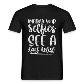 Improve Your Selfies See A Lash Artist 3 - Männer T-Shirt - Schwarz - Vorne - AI Model Male 178 light (178cm)