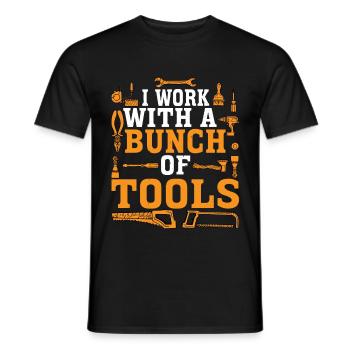 I Work With A Bunch Of Tools 19 - Männer T-Shirt - Schwarz - Vorne - AI Model Male 178 light (178cm)