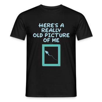 Here's A Really Old Picture Of Me 2 - Männer T-Shirt - Schwarz - Vorne - AI Model Male 178 light (178cm)