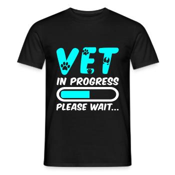 Vet In Progress, Please Wait 4 - Männer T-Shirt - Schwarz - Vorne - AI Model Male 178 light (178cm)