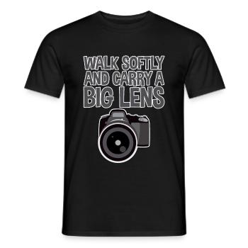 Marchez doucement et portez une grande lentille 2 - T-shirt homme - noir - Devant - AI Model Male 178 light (178cm)