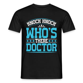 Knock Knock Who's There Doctor 25 - Männer T-Shirt - Schwarz - Vorne - AI Model Male 178 light (178cm)