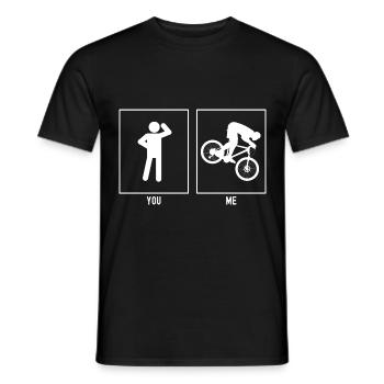 Sie - Ich - Radfahren bergab - Männer T-Shirt - Schwarz - Vorne - AI Model Male 178 light (178cm)