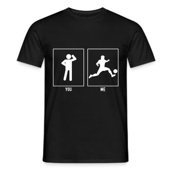 Vous - Moi - Activité de football - T-shirt homme - noir - Devant - AI Model Male 178 light (178cm)