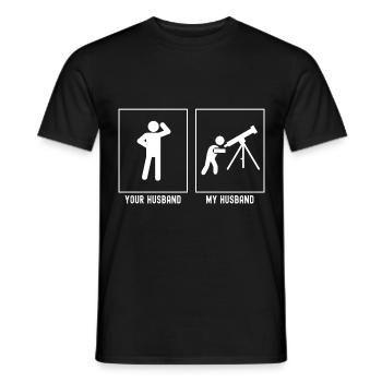 Ihr Ehemann - Mein Ehemann - Astronomie Teleskop - Männer T-Shirt - Schwarz - Vorne - AI Model Male 178 light (178cm)