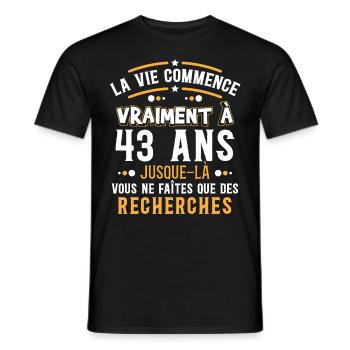 Anniversaire 43 ans, idée cadeau date de naissance - T-shirt homme - noir - Devant - AI Model Male 178 light (178cm)
