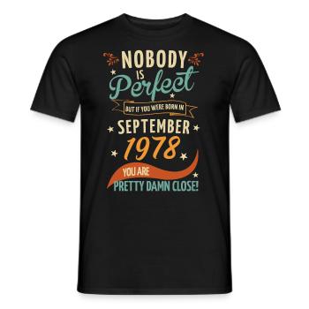 Personne n’est parfait né en septembre 1978 - T-shirt homme - noir - Devant - AI Model Male 178 light (178cm)