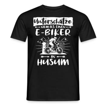 Ebike Husum Ebiking Husumer E-Biker - Männer T-Shirt - Schwarz - Vorne - AI Model Male 178 light (178cm)