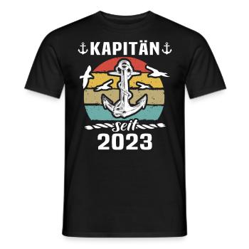 Kapitän 2023 Bootsführerschein Boot - Männer T-Shirt - Schwarz - Vorne - AI Model Male 178 light (178cm)