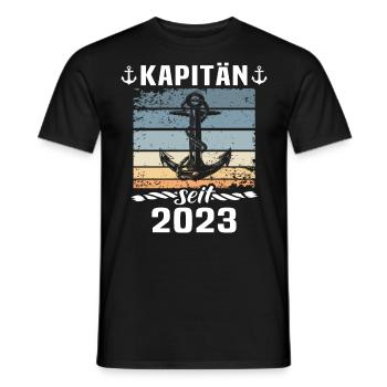 Kapitän 2023 Bootsführerschein Boot - Männer T-Shirt - Schwarz - Vorne - AI Model Male 178 light (178cm)
