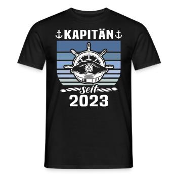 Kapitän 2023 Bootsführerschein Boot - Männer T-Shirt - Schwarz - Vorne - AI Model Male 178 light (178cm)