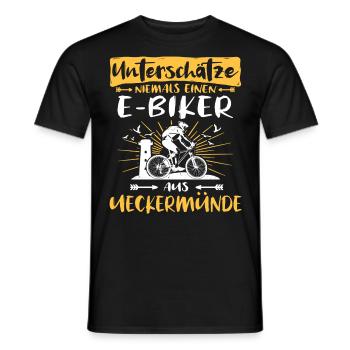 Ebike Ueckermünde Ebiking Ueckermünder E-Biker - Männer T-Shirt - Schwarz - Vorne - AI Model Male 178 light (178cm)